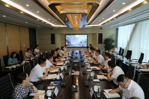 桐鄉(xiāng)政企聯(lián)動現(xiàn)場會開進振石、巨石，一如既往支持大企業(yè)穩(wěn)定發(fā)展！